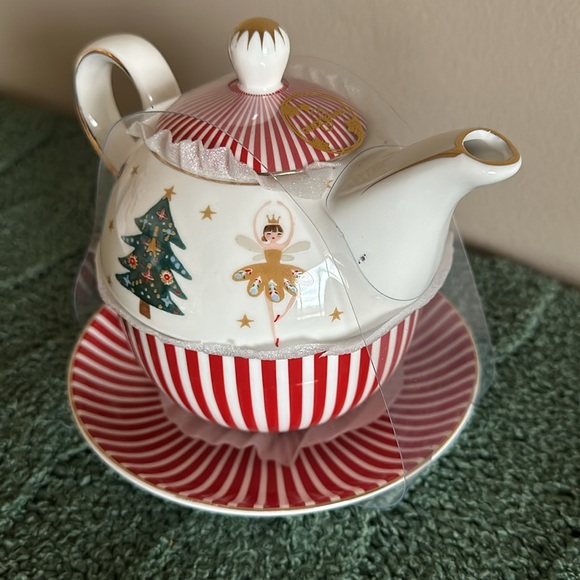 COPY - Grace Teaware Christmas Teapot Teacup Saucer Nutcracker Red NEW - Picture 6 of 6